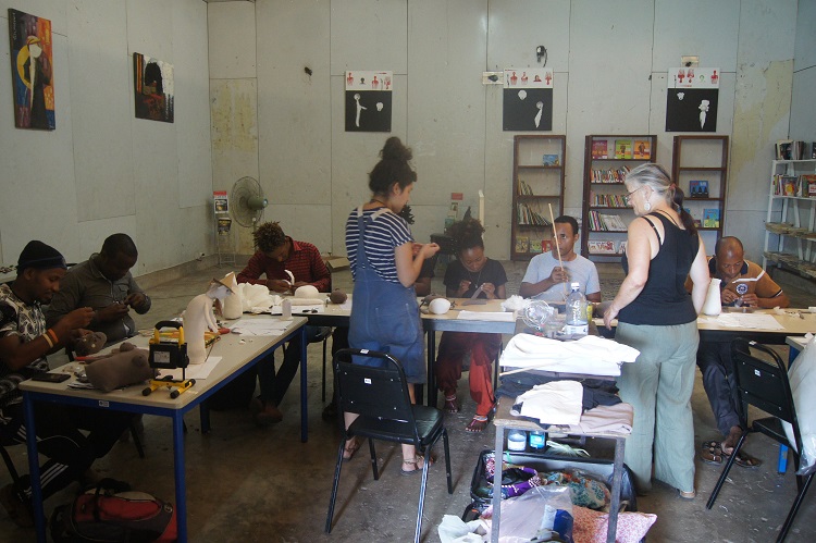 Culture / Initier les jeunes à la fabrication de marionnettes